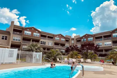 Image de Condo with Awesome Lake view.