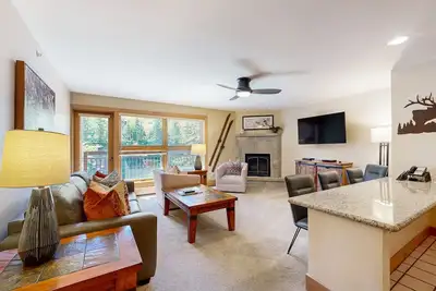 Image de Mountain view, ski-in/out condo w/ fireplace, fast WiFi, shared pool/Wd/hot tubs