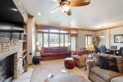 Image de Ski-In/Ski-Out Villa w/ Fireplace, High-Speed WiFi & Shared Hot Tub, Pool, & W/D