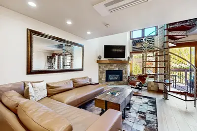 Image de Winter Condo in Ski-In/Ski-Out Complex w/gondola view, shared pool, hot tub, W/D