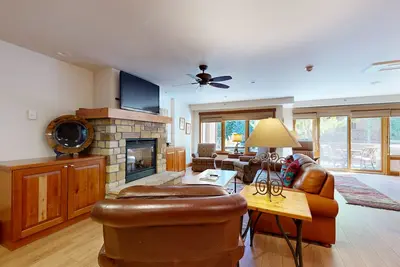 Image de Mountain-view villa in ski-in/ski-out building with free WiFi, pool, hot tub, Ac