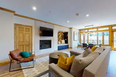 Image de Ski-in/out Lionshead villa w/ fireplace, Ac, fast WiFi, shared pool/hot tubs/W/D