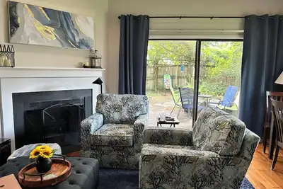 Image de Spacious townhome 5 min. to Wrightsville Beach and one block from Airlie Garden