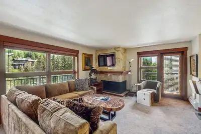Image de Ski-in/out condo w/ balconies, shared pool/hot tub/laundry, fireplace, fast WiFi