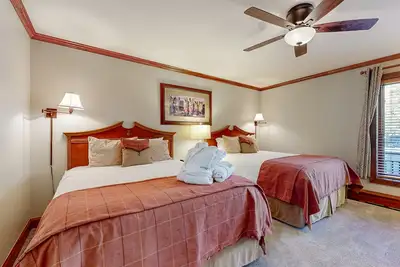 Image de Ground-floor, ski-in/out studio w/ high-speed WiFi & shared pool, hot tubs, W/D