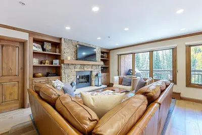 Image de Mountain view condo with ski-in/ski-out access and shared pool & hot tubs