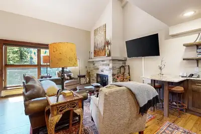 Image de Ski-in/out Mountain view condo w/fast WiFi, fireplace, shared pool/hot tubs/Wd