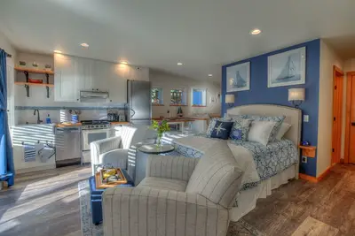 Image de Bramble Seaview Cottage - Lower Studio Suite With Sparkly Water View