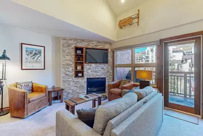 Image de Ski-in/out condo w/balconies, fireplace, shared hot tubs/pool/laundry, fast WiFi