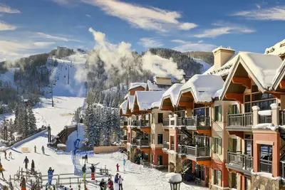 Image de Luxury ski-in/ski-out condo w/ fireplace, fast WiFi, shared pool/hot tub/laundry