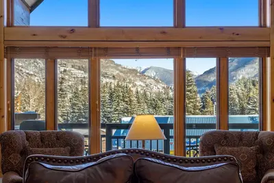 Image de Ski-in/out Lionshead home w/ fireplace, W/D, fast WiFi & shared hot tubs/pool