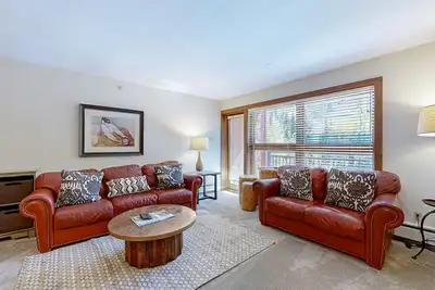 Image de Ski-in/out, mountain view condo with fireplace & shared pool, hot tub, laundry
