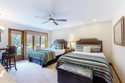 Image de Ski-in/out, hotel-style studio w/ high-speed WiFi & shared pool, hot tubs, W/D