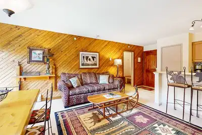 Image de Mountain view, ski-in/out condo w/ fireplace, fast WiFi, shared pool/hot tubs/Wd