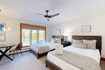 Image de Ski-in/out condo w/shared pool/hot tub/laundry, mountain/village view, fast WiFi