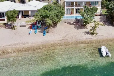 Image de Ultra-Luxe Villas- Beach, Pool, Spa, Kayaks, SUPs, Snorkel, 12, 085 S. F. Near Town