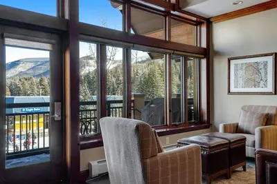 Image de Ski-in/out home w/alpine view, fireplace, Ac, fast WiFi, shared pool/hot tubs/Wd