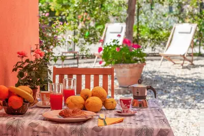 Image de Razza, appartement pour 4, avec jardin, à 200m de la plage, vieille ville de Levanto