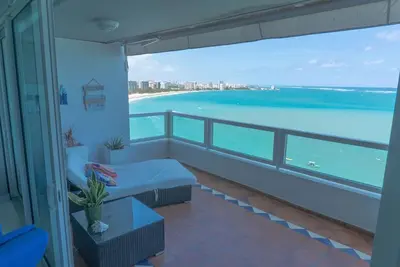 Image de Stunning Beach front 2 level Ph with Ocean views and amenities walking distance