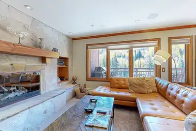 Image de Ski-in/out condo w/ shared pool/hot tub/Wd, fireplace, mountain view, fast WiFi