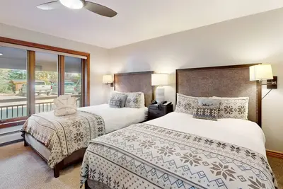 Image de Ski-in/out, hotel-style studio w/ high-speed WiFi & shared pool, hot tubs, W/D