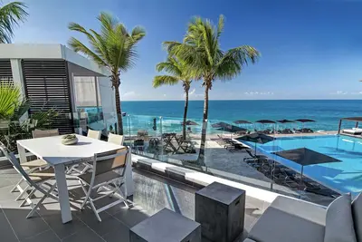 Image de 2bd beachfront condo in gated luxury residence, gym\/ pool, near everything
