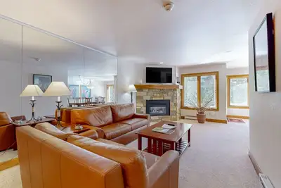 Image de Condo in ski-In/out complex with WiFi, pool, hot tubs & shared laundry