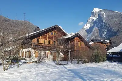 Image de Beautiful chalet, private garden, hot-tub, 2 minutes' walk to Samoens centre