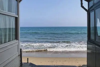 Image de Seafront Penthouse 10 meters from the beach and in the city center