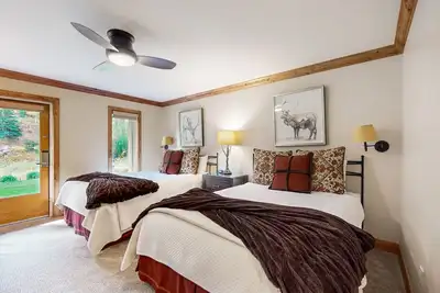 Image de Ski-in/out, mountain view studio w/ fast WiFi & shared pool, hot tubs, laundry