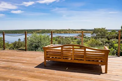 Image de Hill with fabulous views Dam with swimming pool