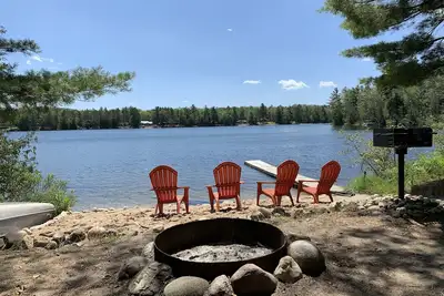 Image de Bailey’s Rustic Lakehouse on beautiful, All-Sports Tee Lake in Lewiston, Mi.