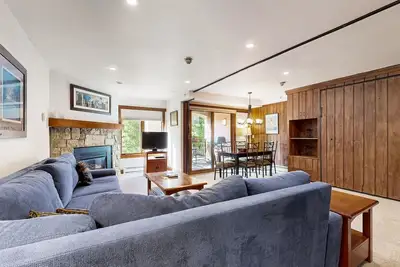 Image de Villa in Ski-In/Ski-Out Complex w/Free WiFi + Shared Hot Tubs/Pool/Laundry