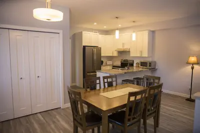 Image de Downtown Whitehorse Deluxe 4 Bedroom Condo