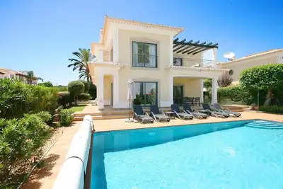 Image de Beautiful 3 Bedroom Villa w/ Amazing Sea Views, Private Heated Pool, WiFi, Ac