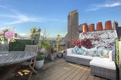 Image de Highgate maisonette, roof terrace & great views in quiet tree lined street.