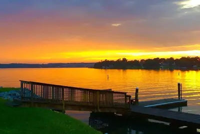 Image de Spacious 2br + Loft Condo • Pool • Gorgeous Lake View