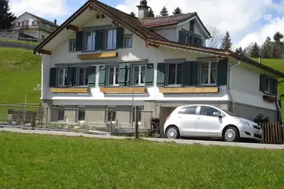 Image de Ferienhaus im GrĂĽnen