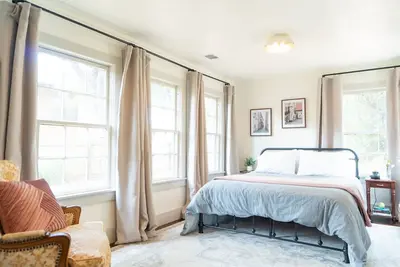 Image de The Stone Cottage - Next to square, beach & more!