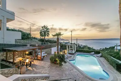 Image de Private Pool★Sea view★ Bbq & Gym★ Close to Beach★Walk to Taverna-Mini market