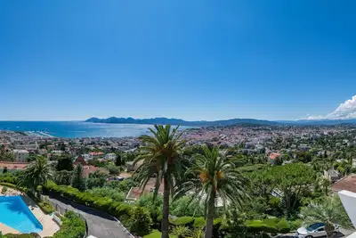 Image de Appartement de Standing  avec vue imprenable  sur la baie de cannes et l'esterel