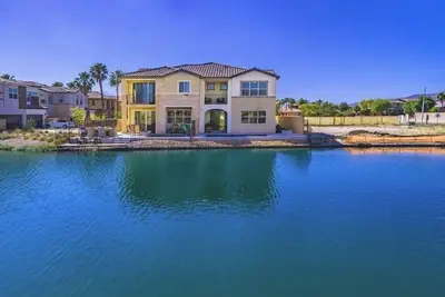 Image de Villa Del Lago Luxury Lakefront Villa W/ Pool & Spa