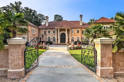 Image de Holiday Vacation Mansion + Hot Tub near Dt Atlanta
