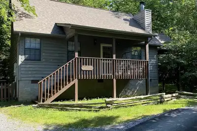 Image de Cozy Pet Friendly Cabin in Townsend w/ Tons of privacy. Sleeps 8.