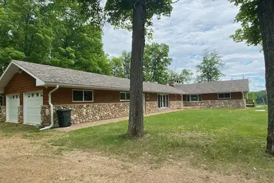 Image de Beautiful house on Brule Lake!