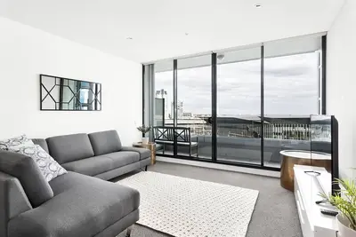 Image de 3 Bedroom 2 Bathroom Apartment with River View in Melbourne Cbd