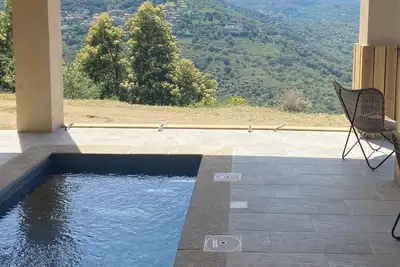 Image de Rez-de-jardin vue mer montagne très calme,