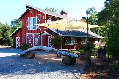 Image de Country Farmhouse On 40 Acre Working Cattle Ranch Near Wineries and Hiking
