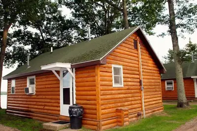 Image de Chief Lake Lodge Resort Cabin #4