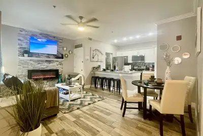 Image de Updated Remodeled Condo- No Stairs 2 Miles To The Beach! Pets ok! Heated Pool